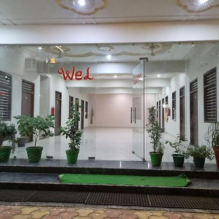 Hotel Vrindavan Prosperity Exterior foto