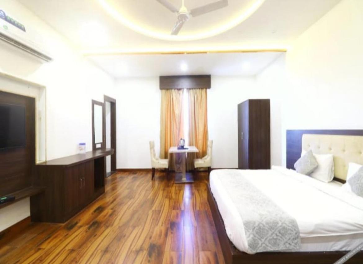 Hotel Vrindavan Prosperity Exterior foto