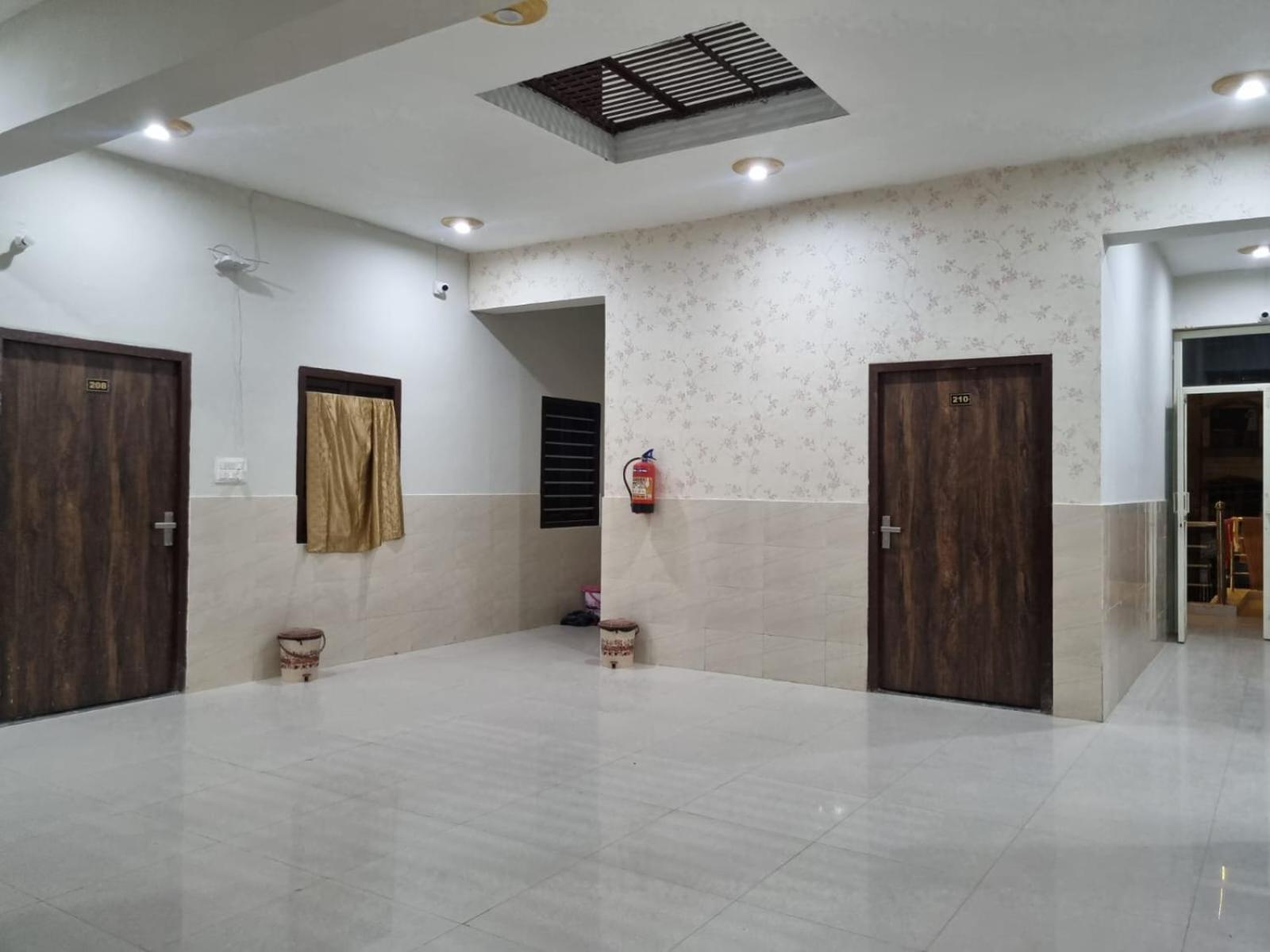Hotel Vrindavan Prosperity Exterior foto